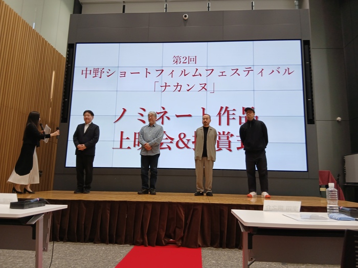 壇上に並ぶ審査員