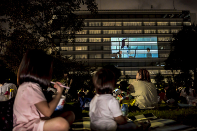 映画鑑賞の様子