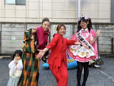 南口わいわい祭りでポーズ