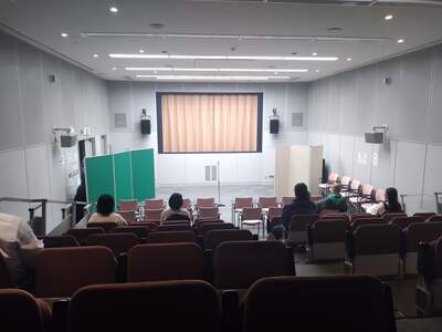 視聴覚ホールのステージ