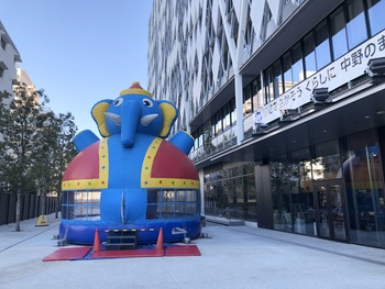 ソトニワに設置されたトランポリン