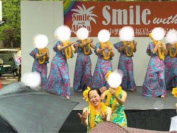 フラを踊るメトコちゃん