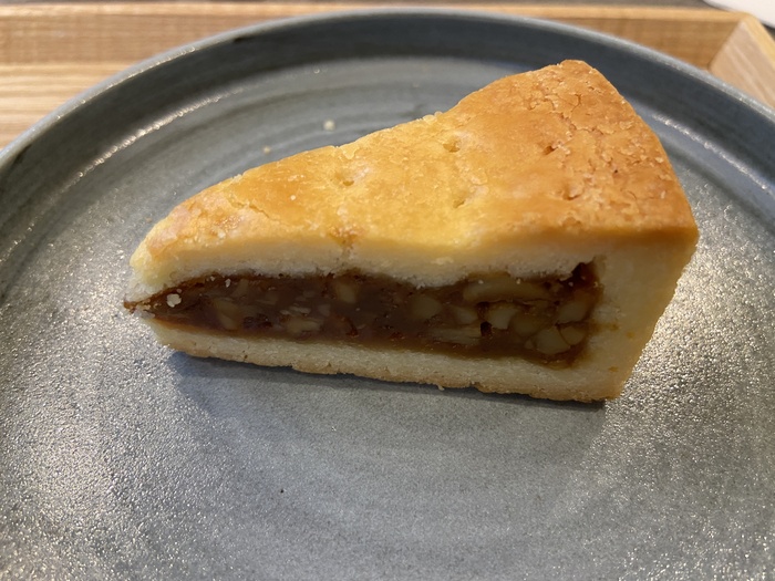 同級生つながりで仕入れている「御菓子処すだ」（新潟県柏崎市）のエンガトルテ。