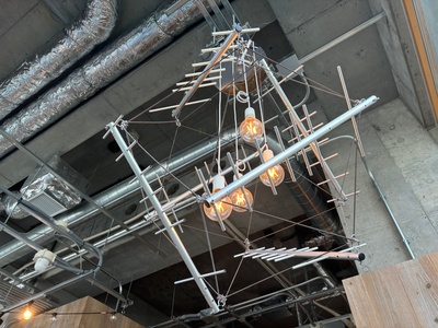 アンテナの形をした照明