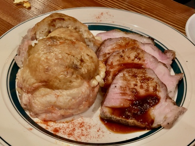 若鶏のローストと、ローストポークの香草パン粉焼き