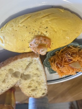 エビとチーズのオムレツ