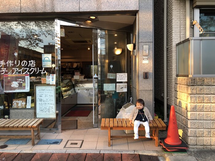 店頭のベンチ