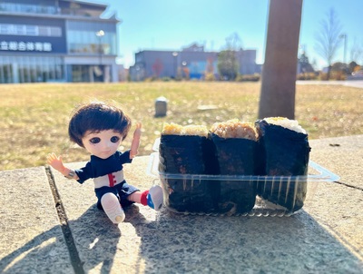 おにぎりとちびナカノさん