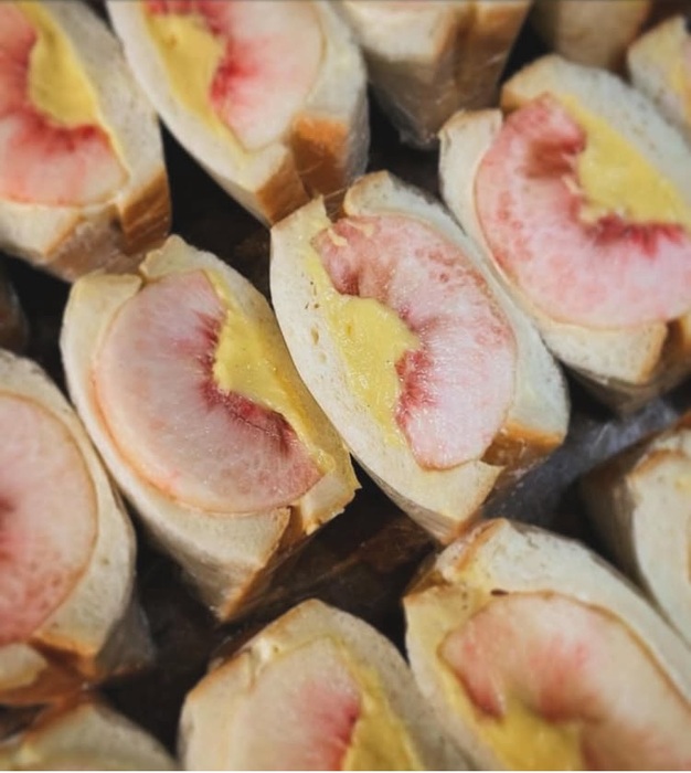 桃のフルーツサンド