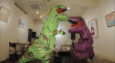 ティラノサウルスの着ぐるみ