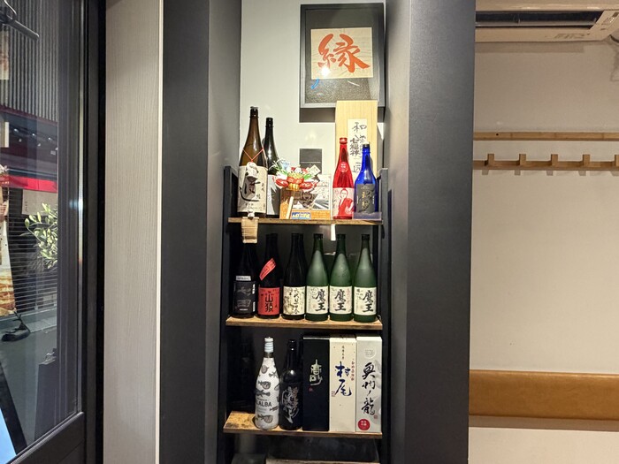 店名ロゴとお酒