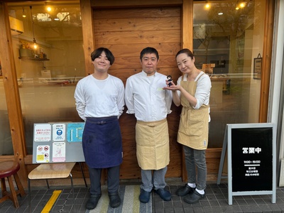 お店を営む大澤さん一家