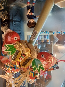 お店に飾られている熊手