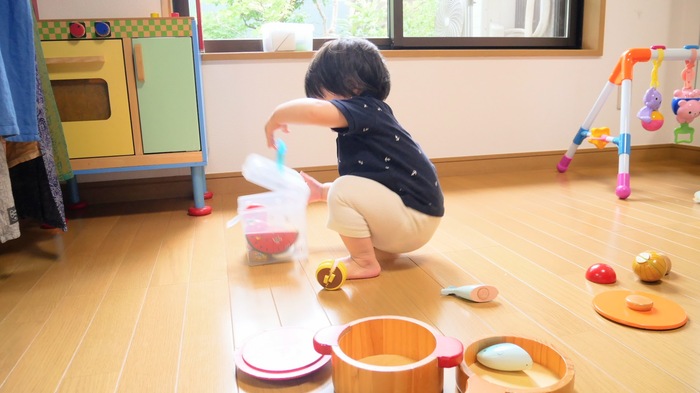 子どもが遊ぶ様子