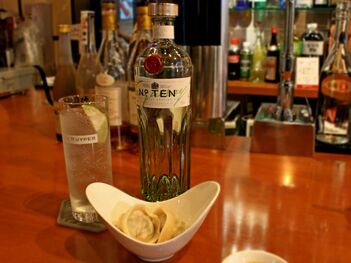 Wing Villageの餃子とお酒