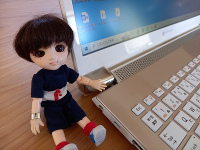 パソコンとちびナカノさん