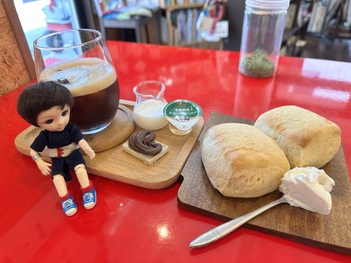 「アイスグーフォ」と「デンマーク式バニラスコーン」