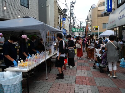 商店街に並ぶ屋台