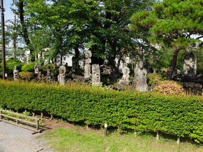 並び立つ観音さま