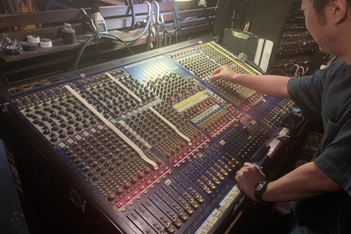 いまは珍しいアナログ卓