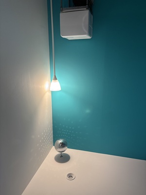 リラクゼーションルームのミラーボール