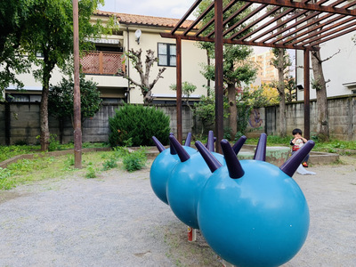 トゲトゲの遊具