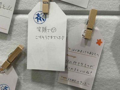 メッセージが書かれたワッフルチケット