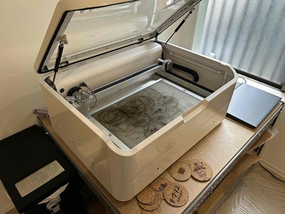 蓋を開けた3Dプリンター