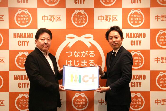 区長と九州大学福田氏の写真