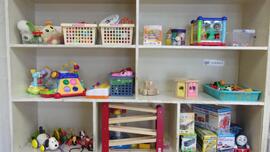 1階ホールの遊具の様子