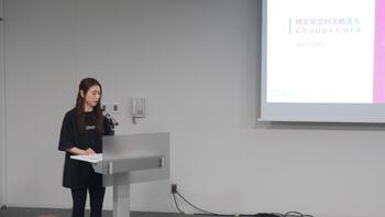 企画をプレゼンテーション、質疑応答の様子の写真