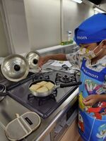 フレンチトーストを焼く