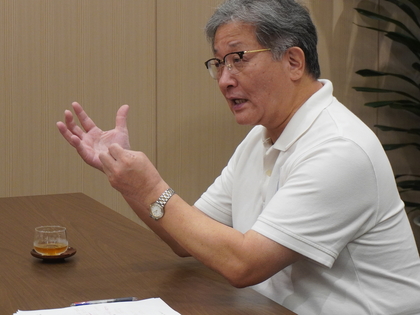 対談中の納村社長