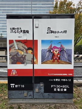 「太陽の王子 ホルスの大冒険」と「長靴をはいた猫」の壁画