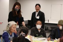 酒井区長と意見交換をしている写真