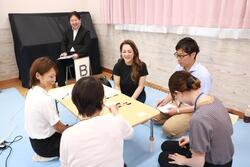 酒井区長と意見交換している様子